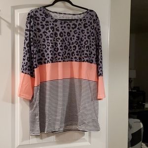 NWT 3/4 LENGTH BLOUSE